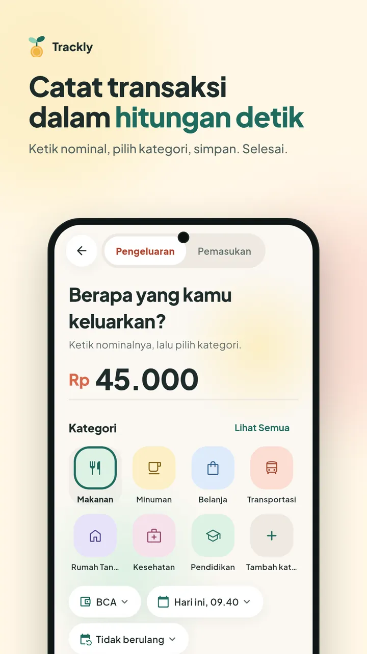 Layar catat pengeluaran Andalan Plus Trackly: nominal Rp 45.000, pilihan kategori seperti Makanan dan Belanja, dompet BCA, dan opsi transaksi berulang